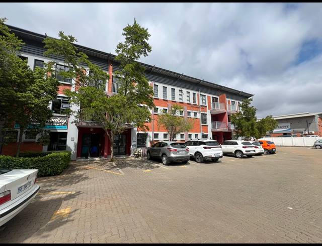 304M² WAREHOUSE TO LET IN HENNOPSPARK